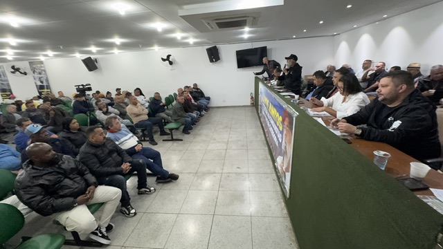 Plenária ratifica luta pela conquista da redução da jornada de trabalho e avanços em cláusulas na Campanha Salarial da categoria