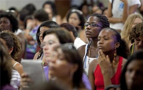 Mulheres ganham menos e se aposentam em menor proporção do que os homens